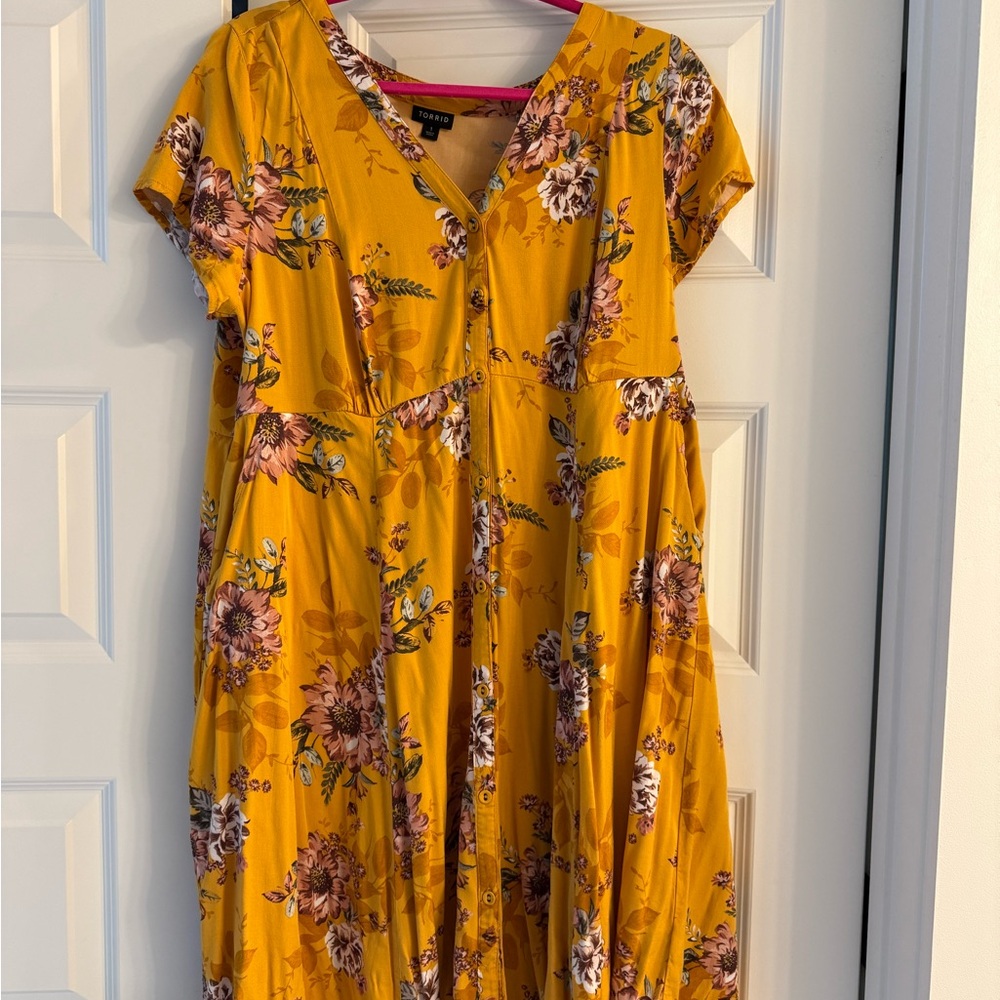 Torrid  women’s Dress Mustard Floral High Low Dress Zise 1 - Picture 3 of 6